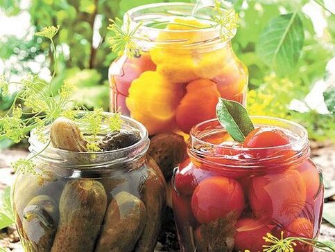 мариновани краставици и домати за премахване на паразити